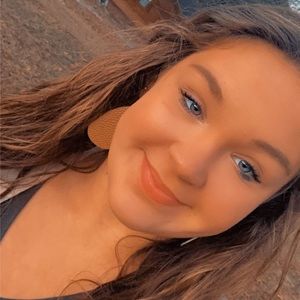 Meet your Posher, Saylor